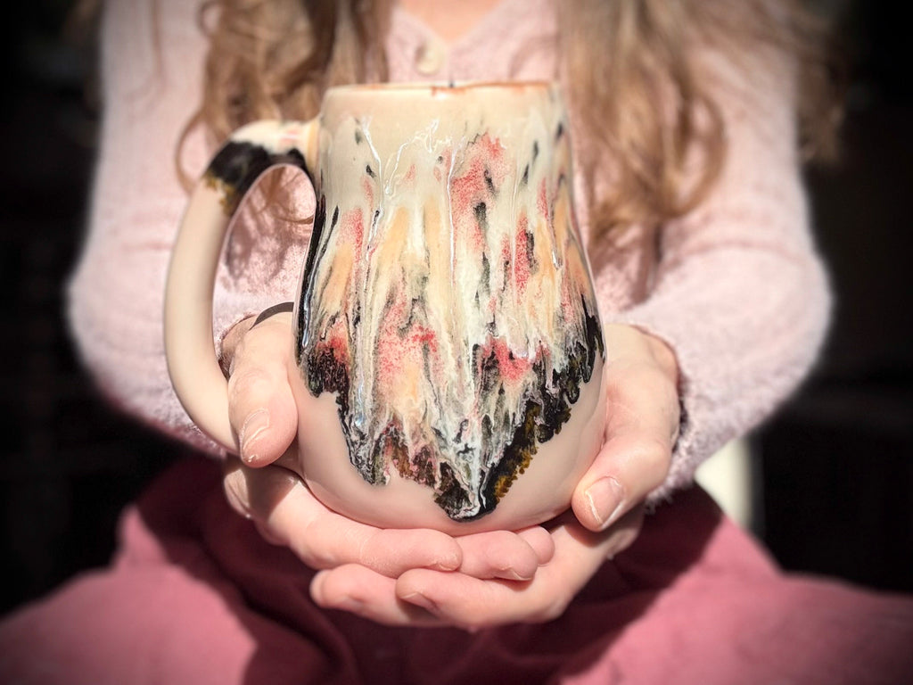 04-E Granny's Lace Mid Mod Mug, 20 oz.