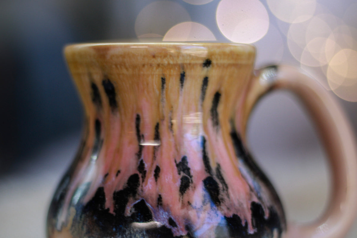 03-D Granny's Lace Variation Mug, 14 oz.