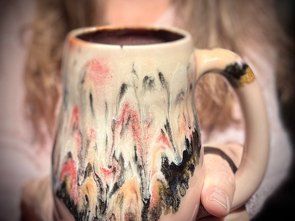 04-E Granny's Lace Mid Mod Mug, 20 oz.