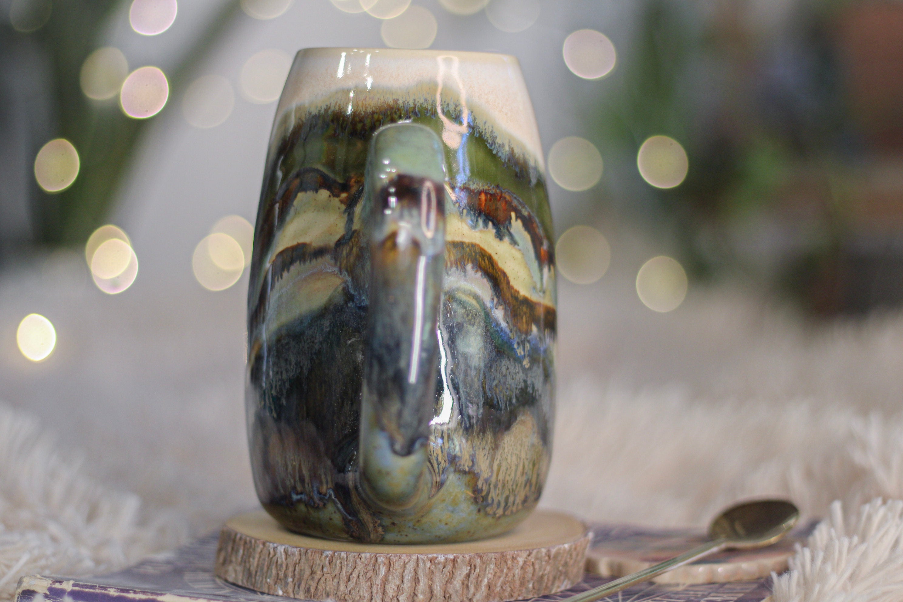 01-A Green Mountain Magic Mug, 23 oz.