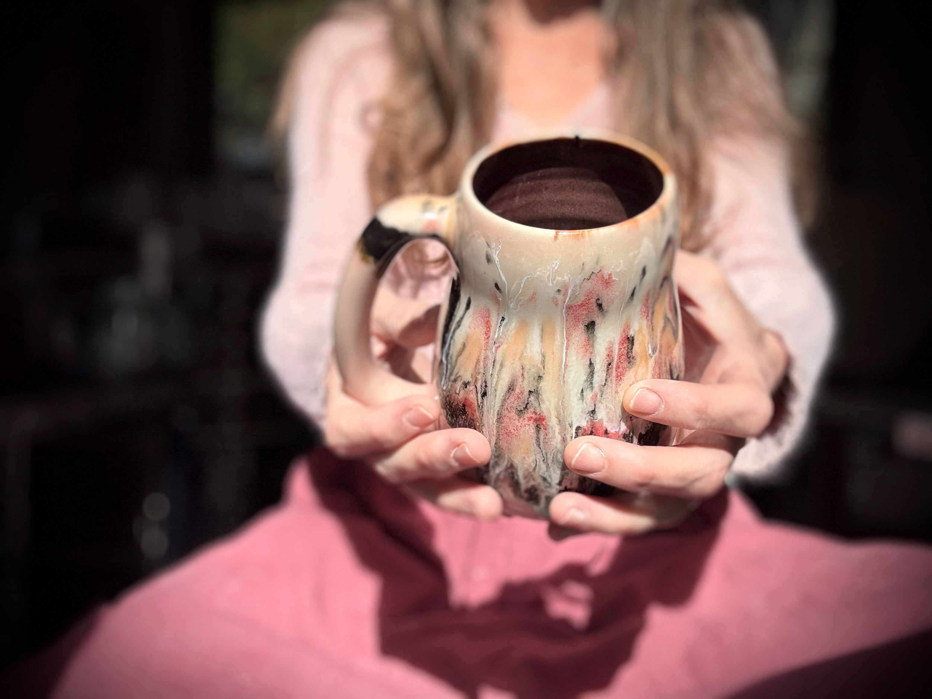 04-E Granny's Lace Mid Mod Mug, 20 oz.