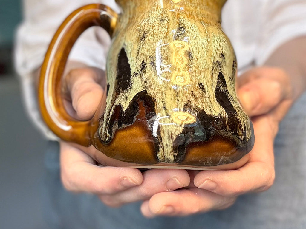 05-SC Curvy Mug, 15 oz.