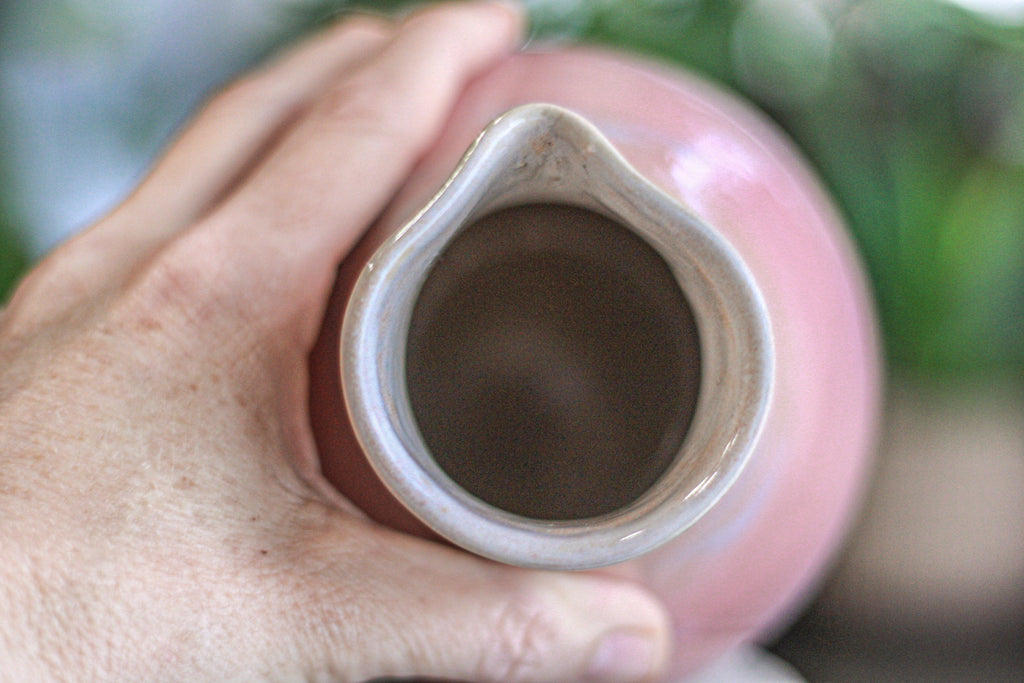 04-D EXPERIMENT Pitcher, 22 oz.