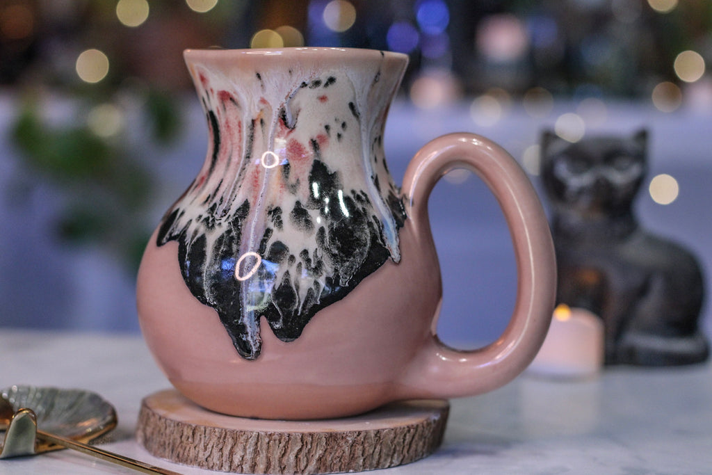 05-D Granny's Lace Flared Mug, 23 oz.