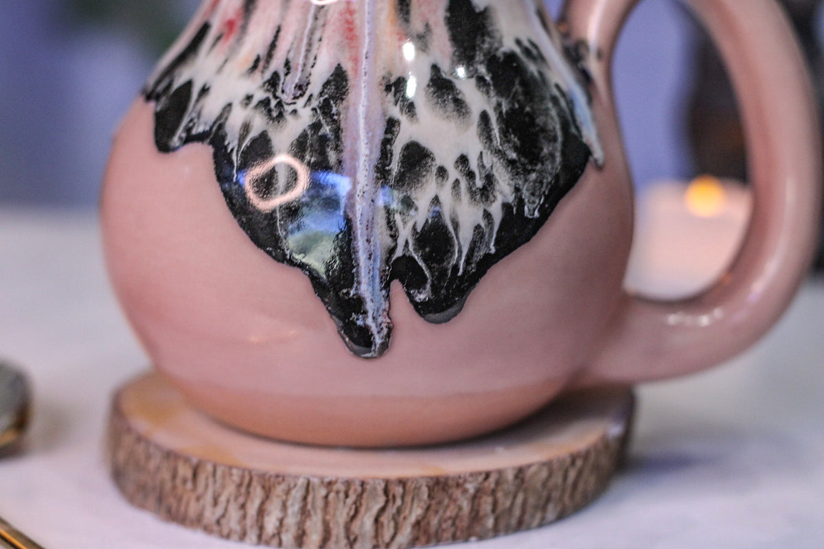 05-D Granny's Lace Flared Mug, 23 oz.
