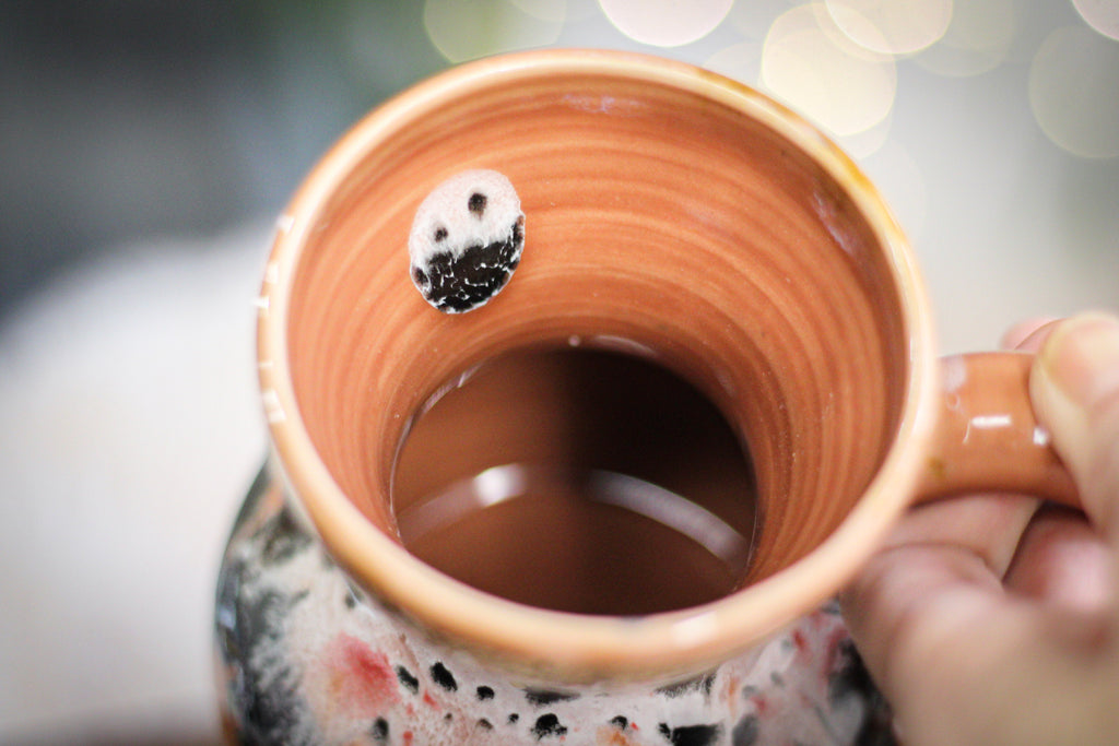 06-D Granny's Lace Mug, 18 oz.