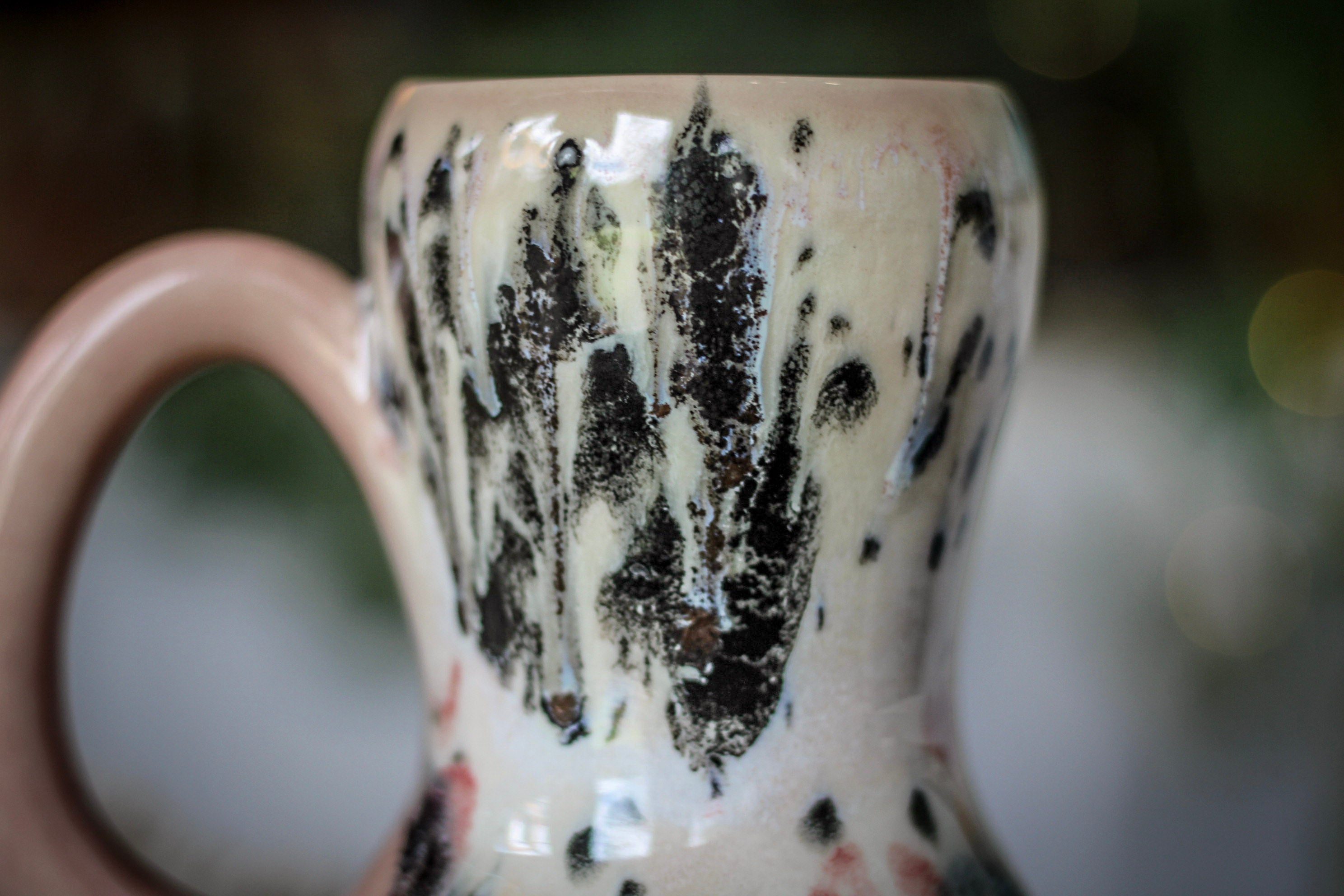 01-D Granny's Lace Gourd Mug, 18 oz.