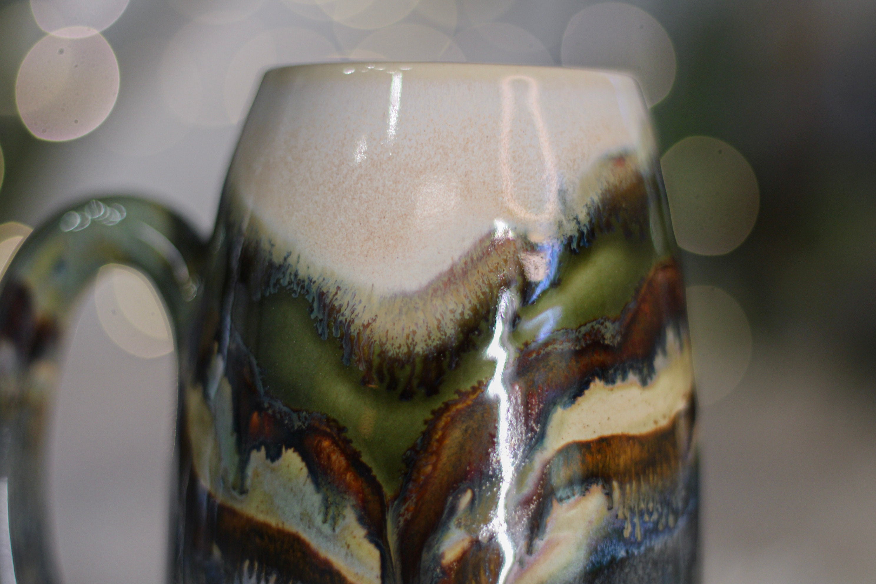 01-A Green Mountain Magic Mug, 23 oz.