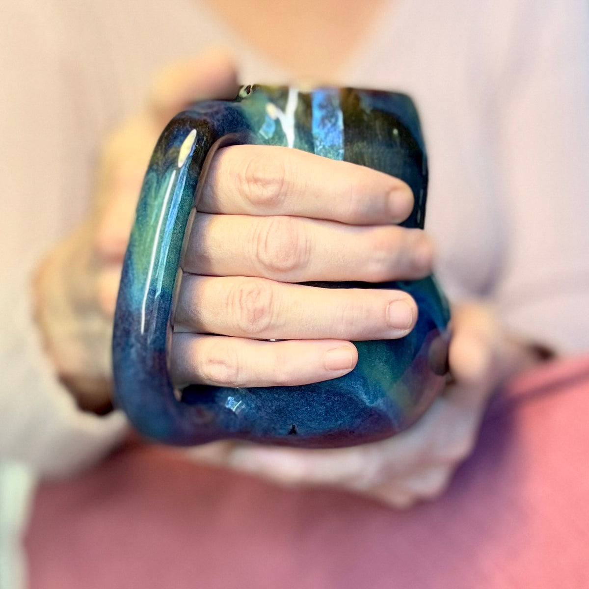 07-D Aurora Variation Notched Curvy Mug, 19 oz.