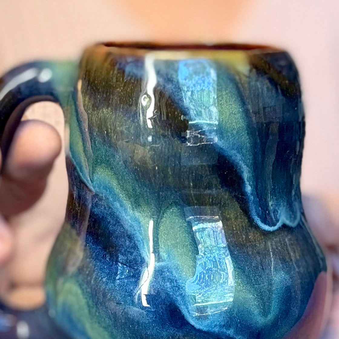 07-D Aurora Variation Notched Curvy Mug, 19 oz.