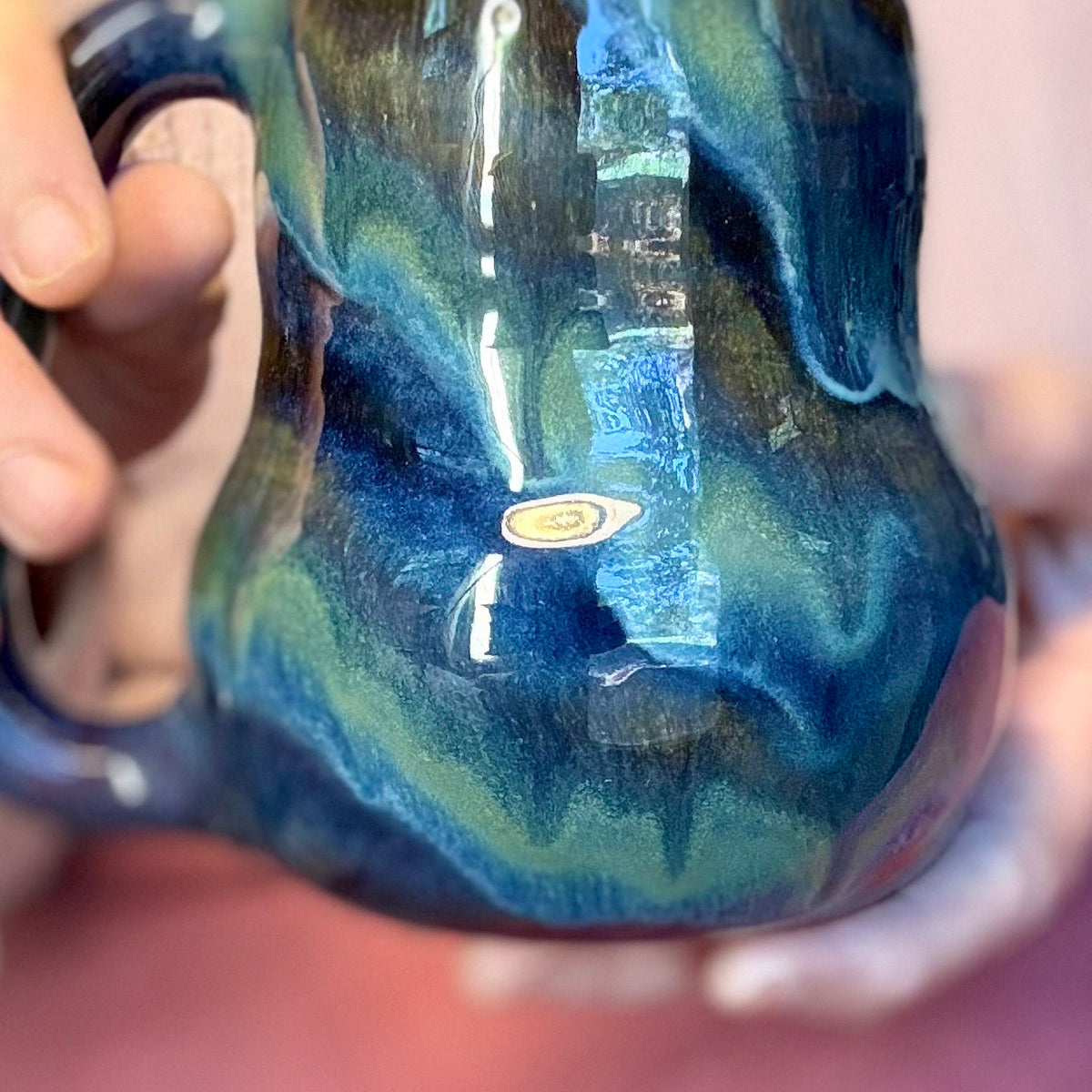 07-D Aurora Variation Notched Curvy Mug, 19 oz.