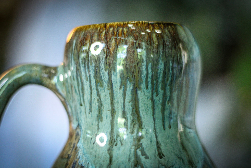 01-D Mossy Wave Notched Acorn Gourd Mug, 19 oz.
