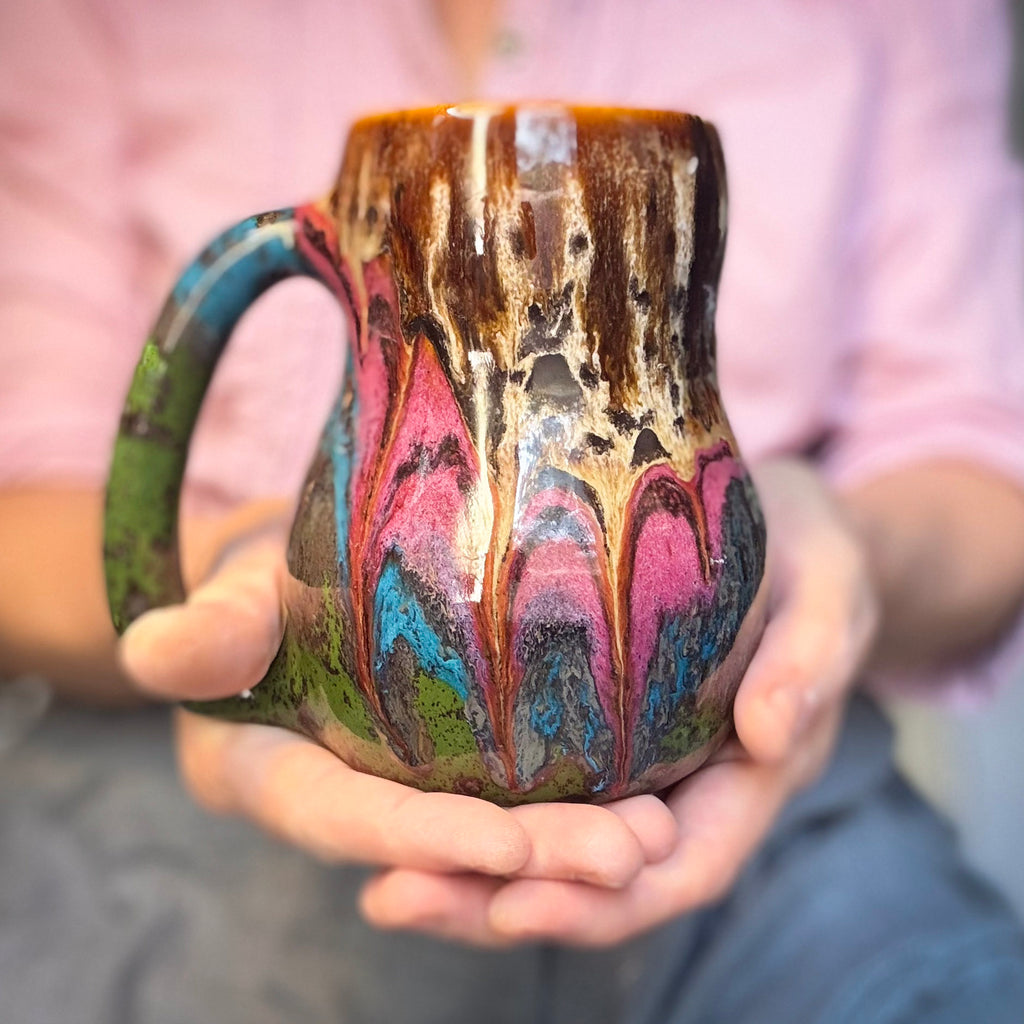08-B Molten Cheetah Curvy Mug, TOP SHELF - 21 oz.