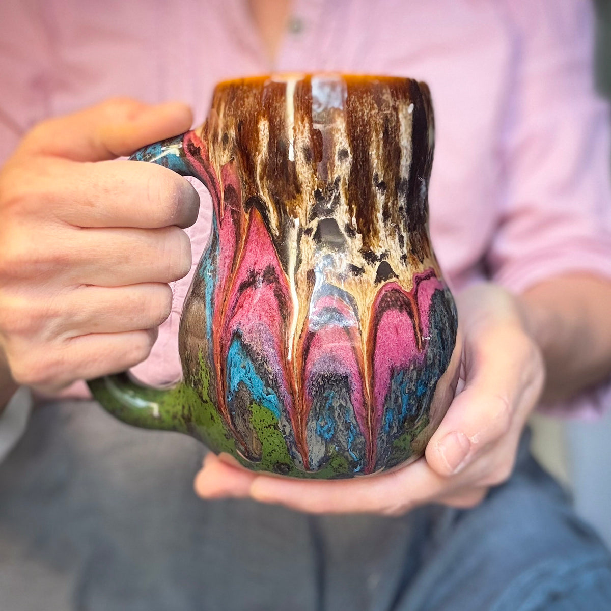08-B Molten Cheetah Curvy Mug, TOP SHELF - 21 oz.