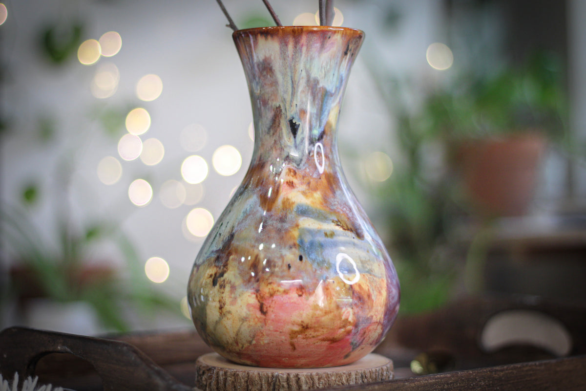 09-E Swoosh Vase, 24 oz.