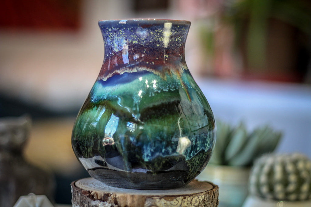 08-A Smokey Mountain Twilight Vase, 28 oz.