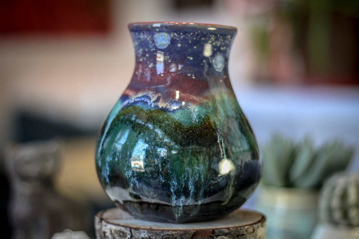 08-A Smokey Mountain Twilight Vase, 28 oz.