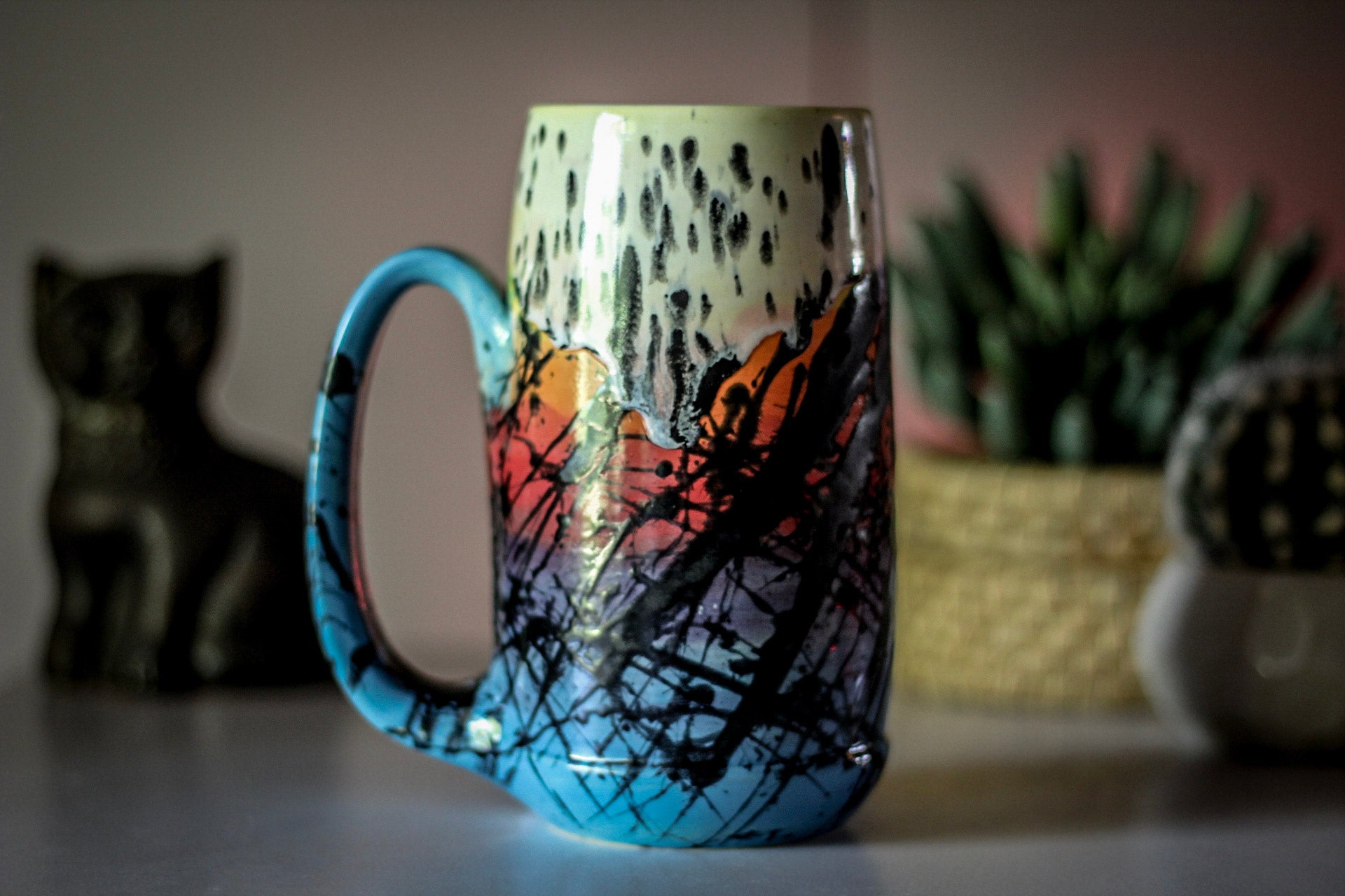 02-A Corona Flow Acorn Mug, 22 oz.