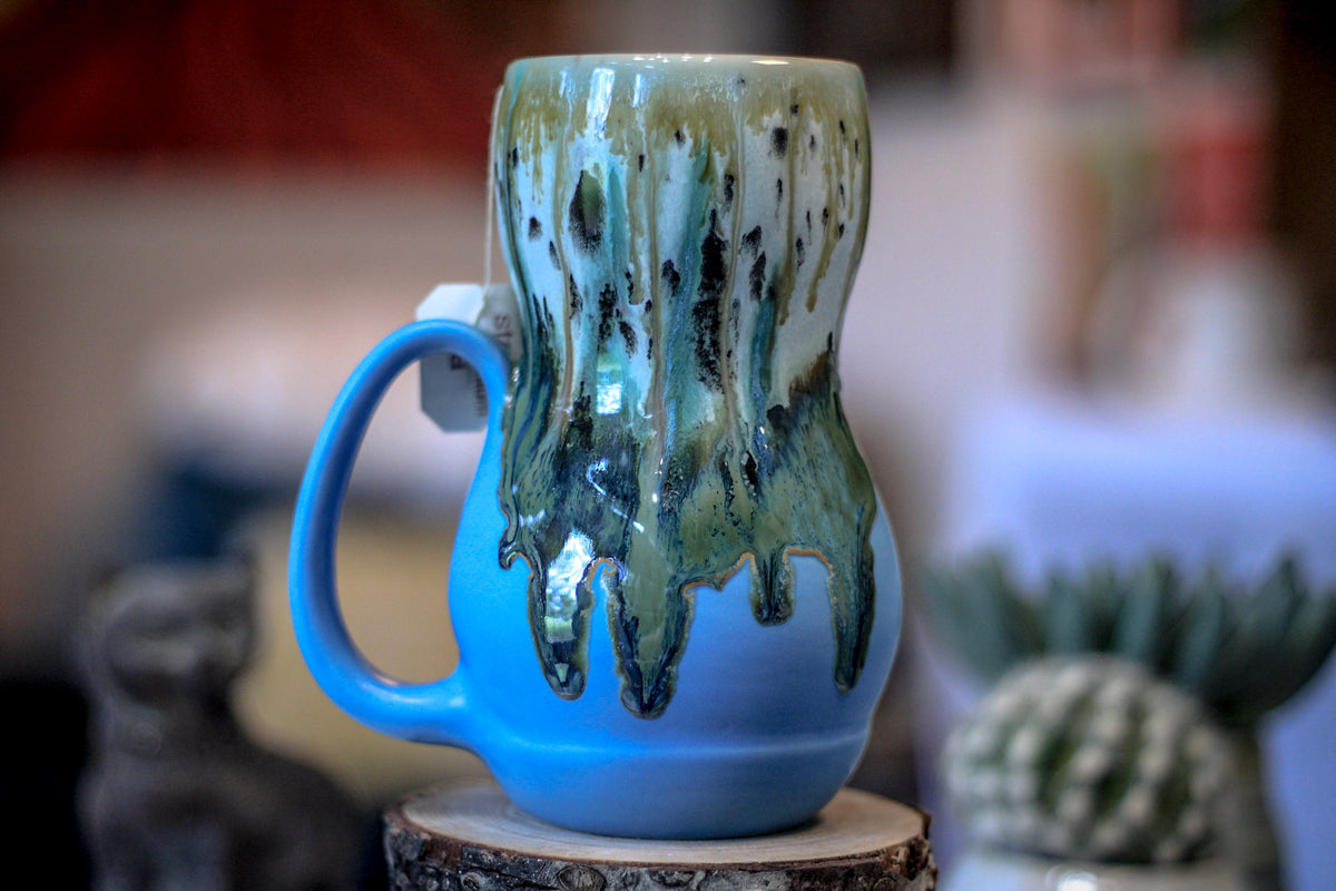 10-C Misty Mountain Meadow Notched Flared Gourd Acorn Mug, 20 oz.