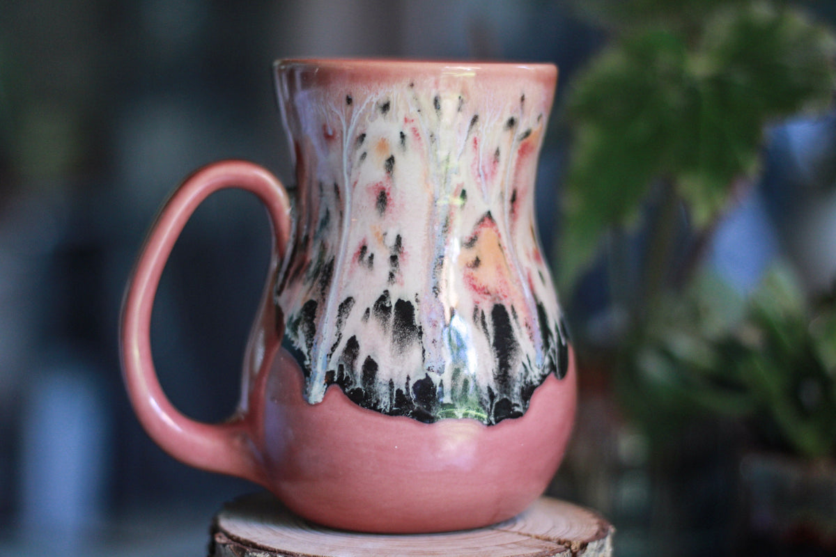 11-E Granny's Lace Variation Flared Mug, 19 oz.