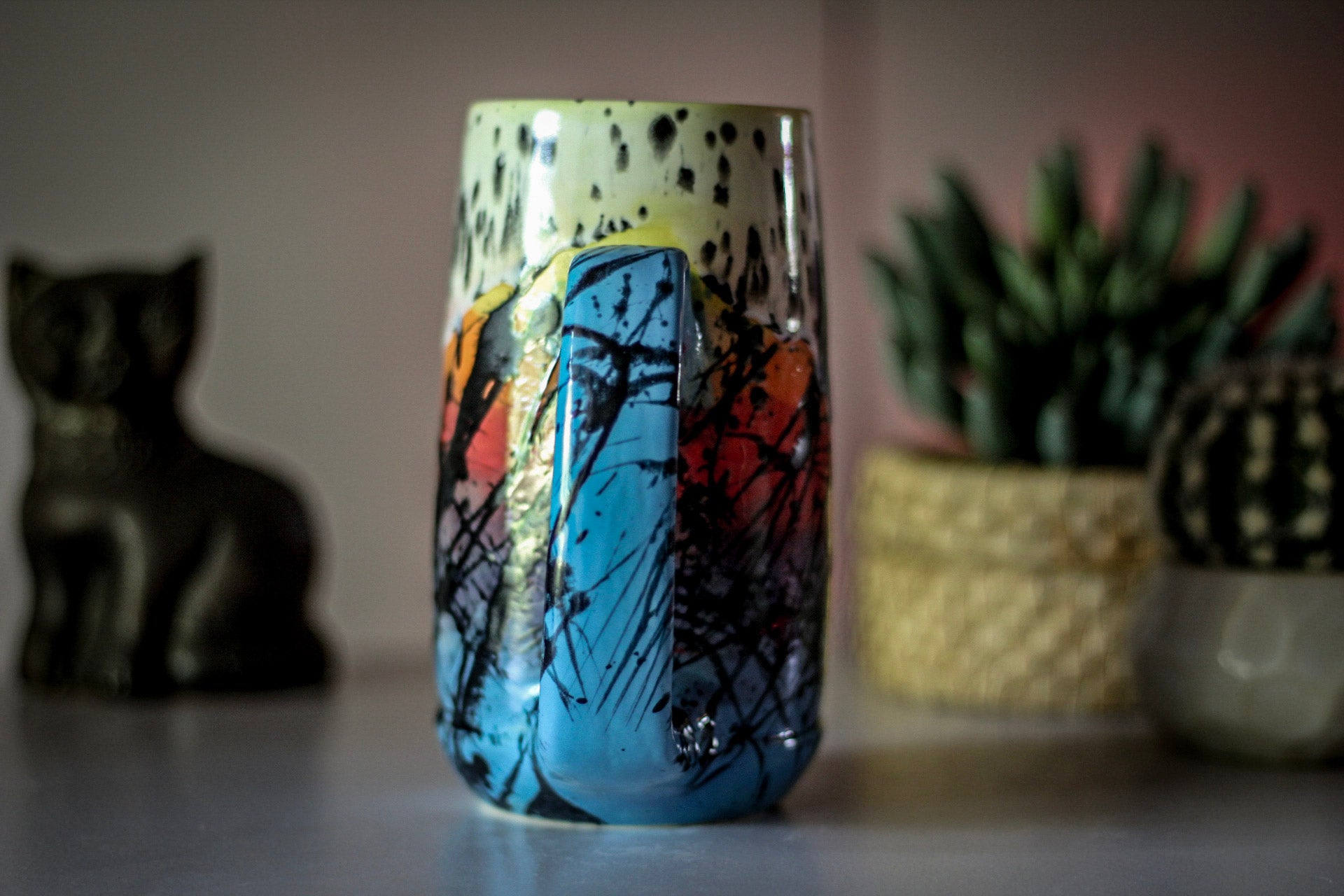 02-A Corona Flow Acorn Mug, 22 oz.
