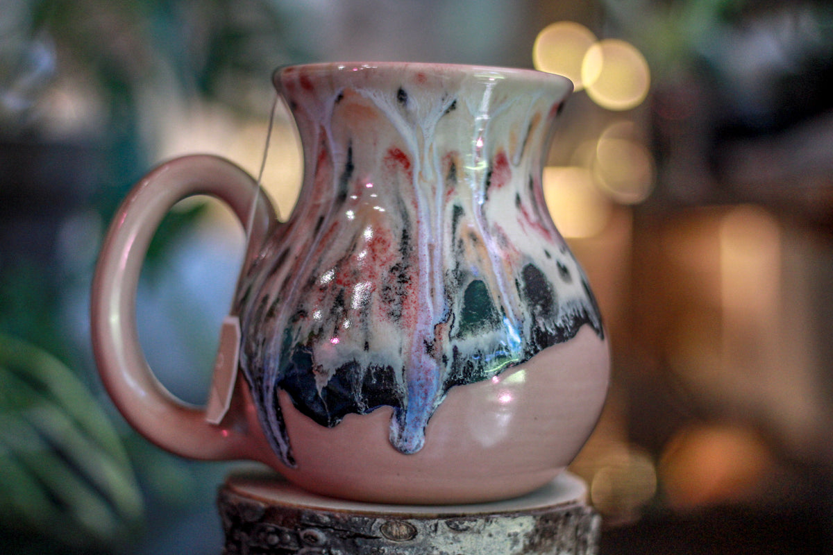 03-D Granny's Lace Flared Notched Mug, 23 oz.