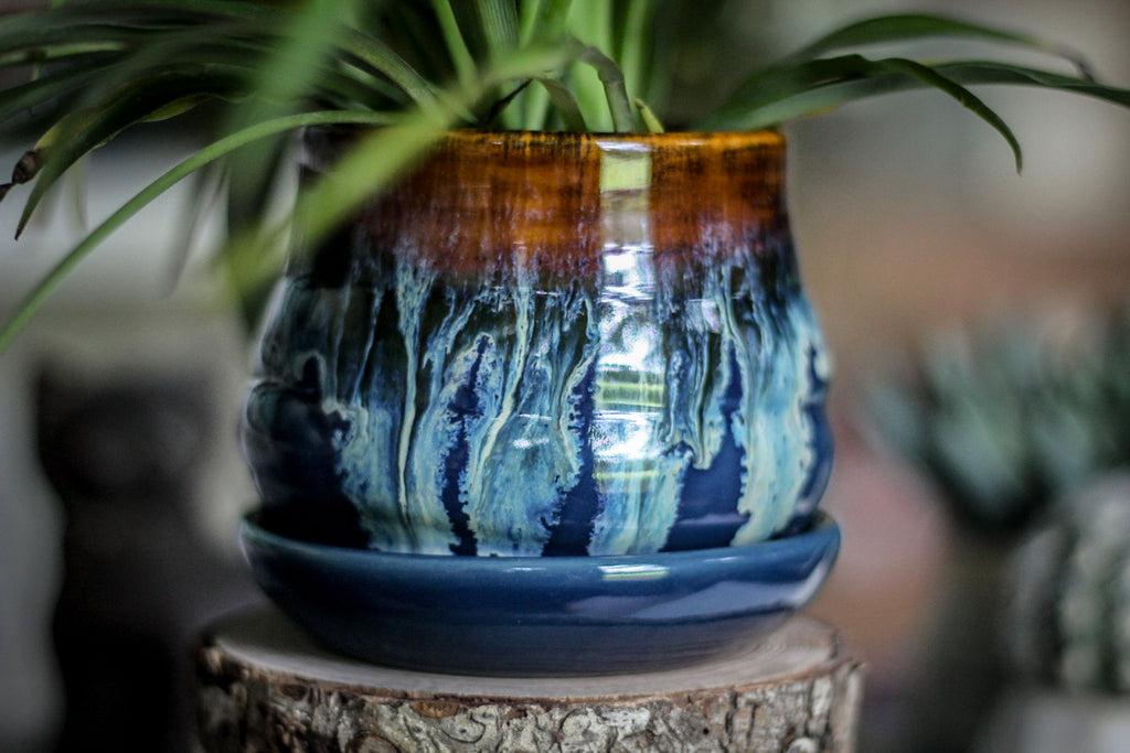 14-D Electric Wave Textured Small Planter with Plate