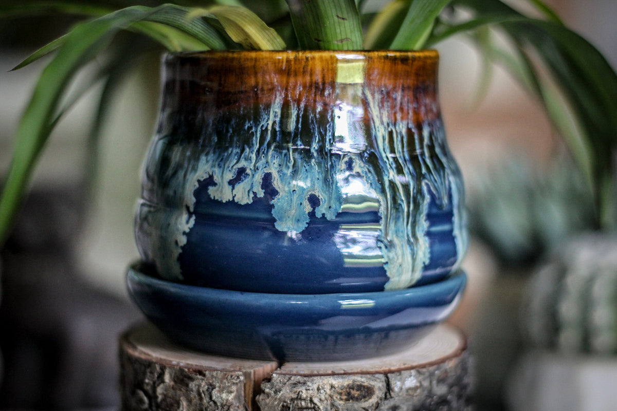 14-D Electric Wave Textured Small Planter with Plate
