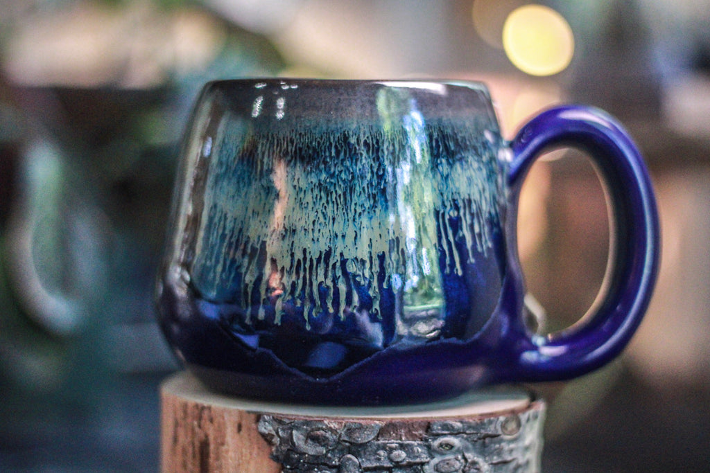 14-E Atlantean Falls Notched Gourd Mug, 20 oz.