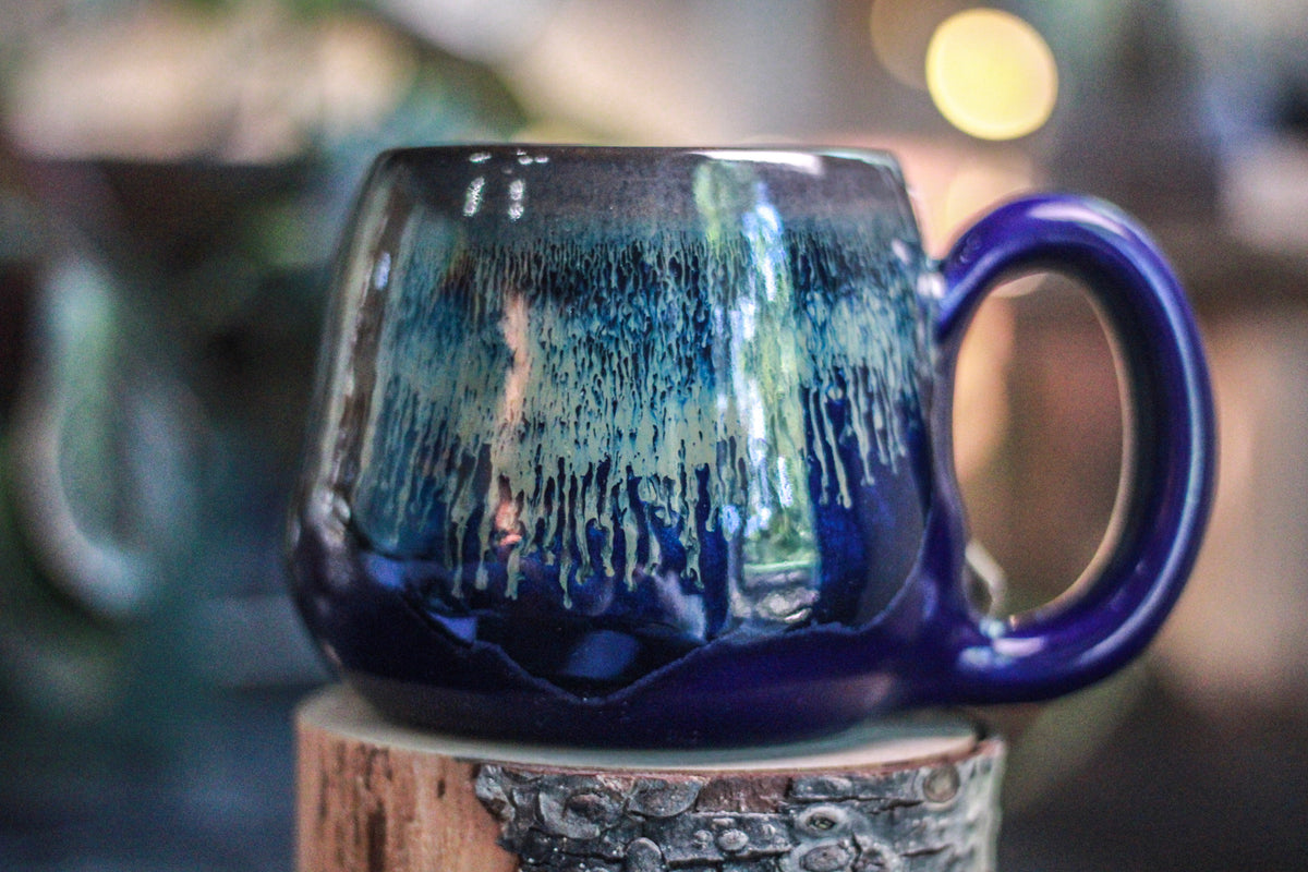 14-E Atlantean Falls Notched Gourd Mug, 20 oz.