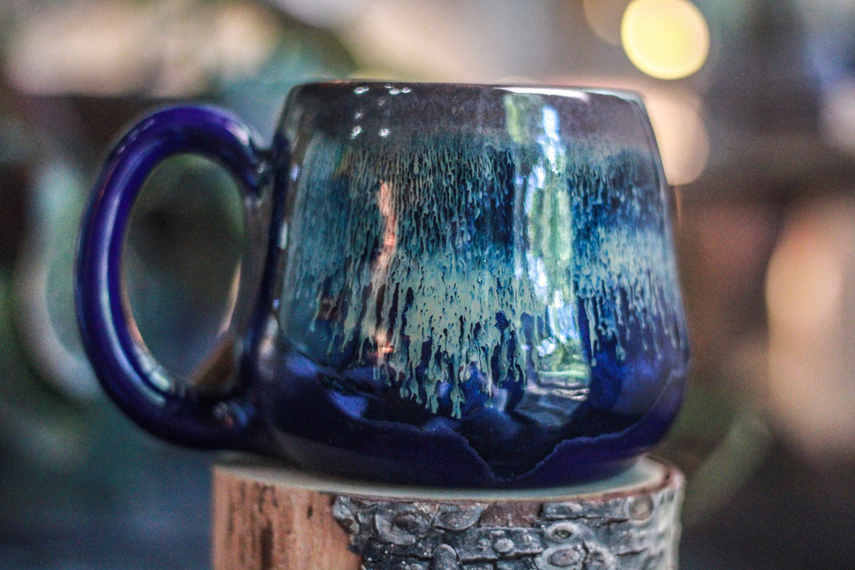14-E Atlantean Falls Notched Gourd Mug, 20 oz.