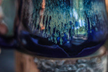 Load image into Gallery viewer, 14-E Atlantean Falls Notched Gourd Mug, 20 oz.