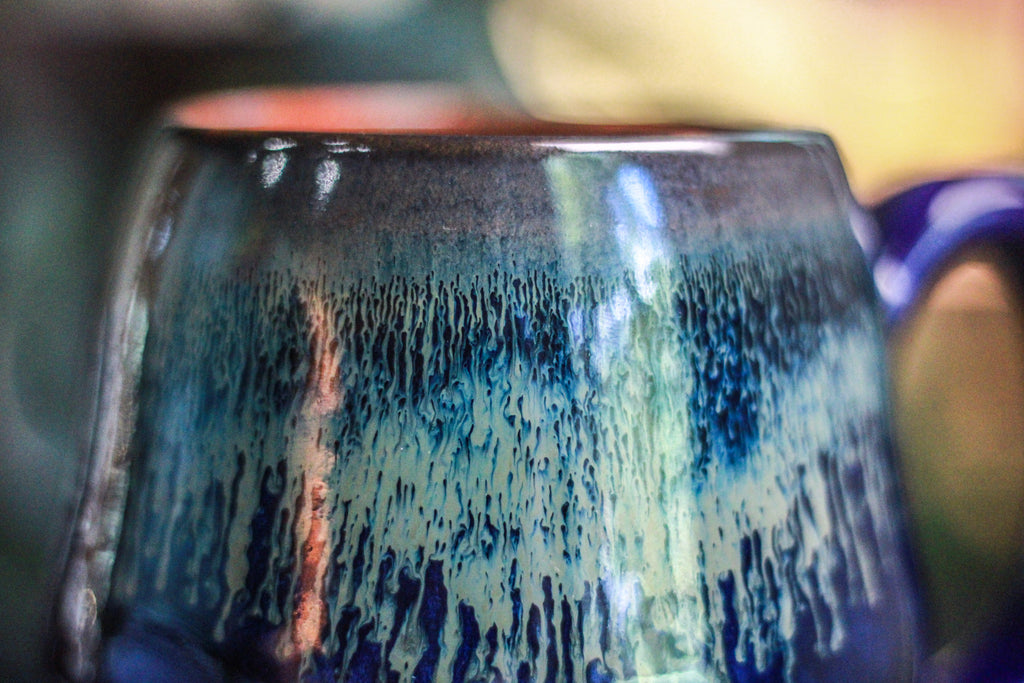 14-E Atlantean Falls Notched Gourd Mug, 20 oz.