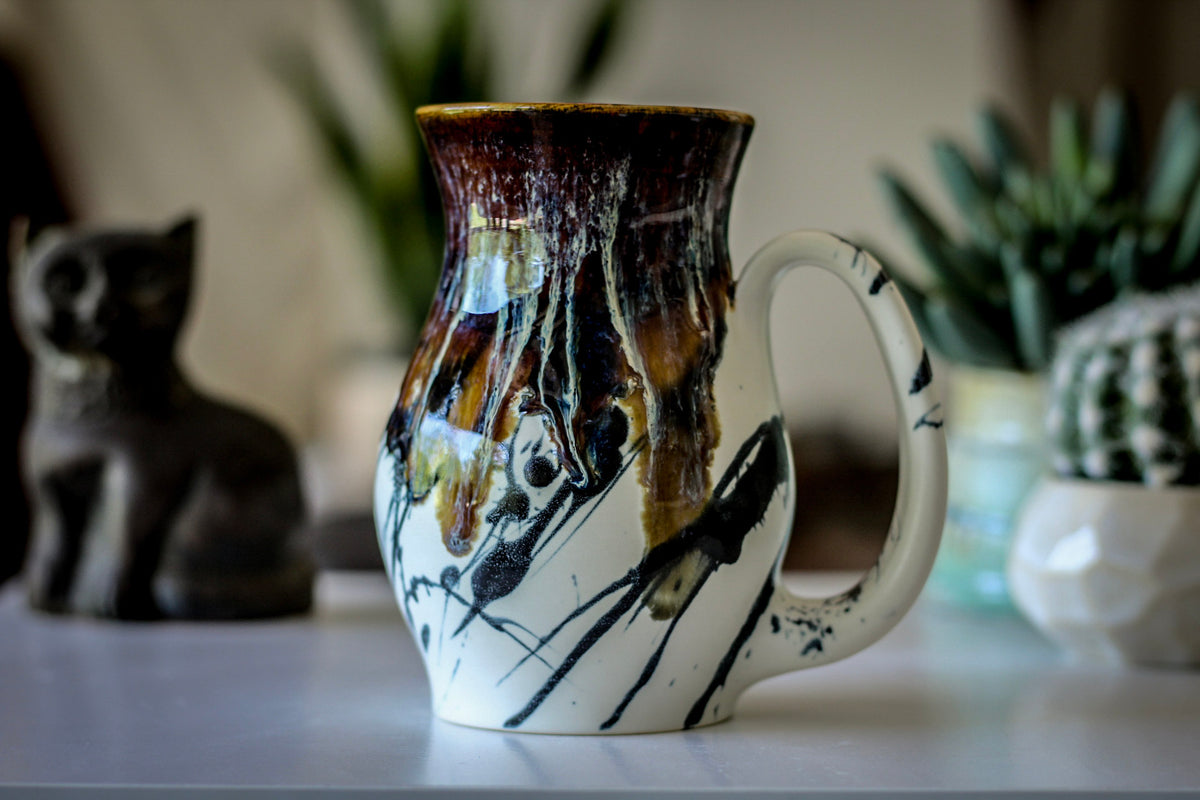 17-D New Wave/ Corona Flow Flared Mug, 17 oz.