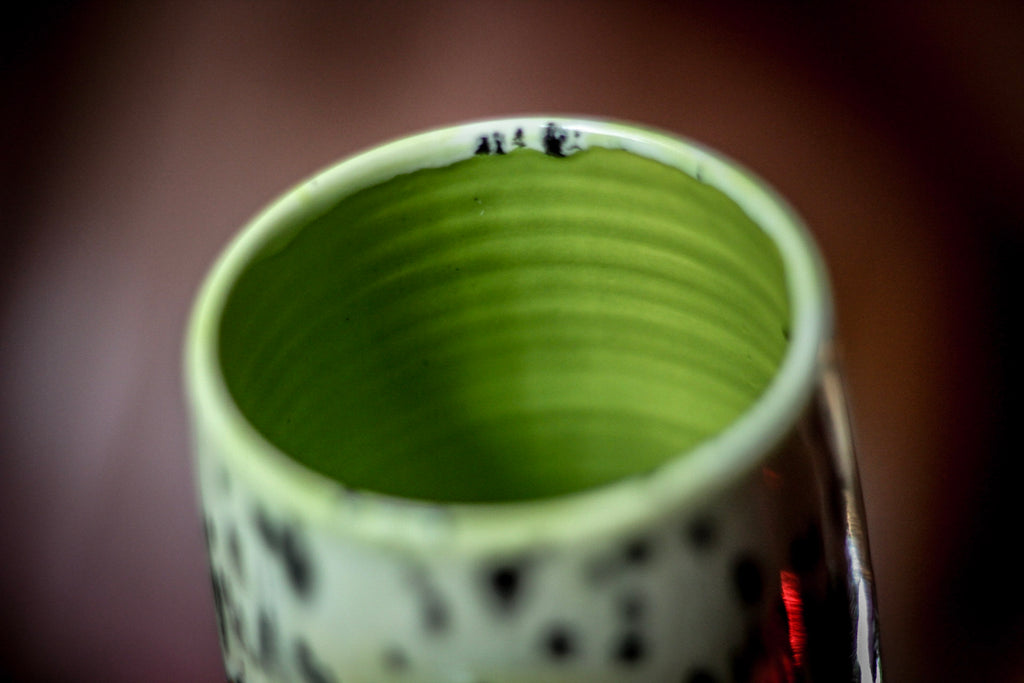 02-A Corona Flow Acorn Mug, 22 oz.