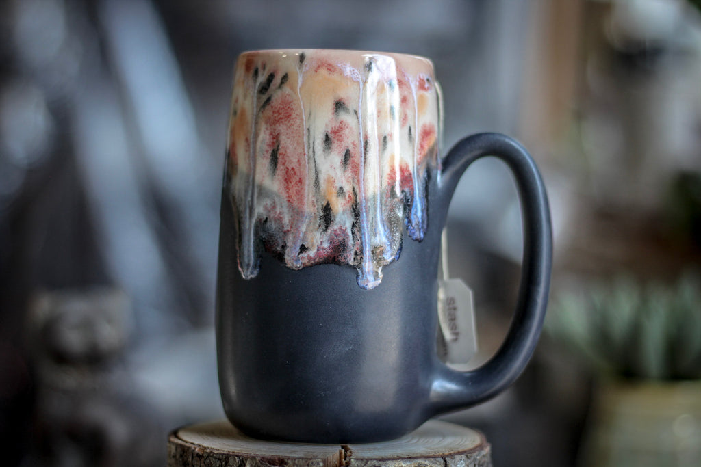 16-D Granny's Lace Notched Mug, 17 oz.