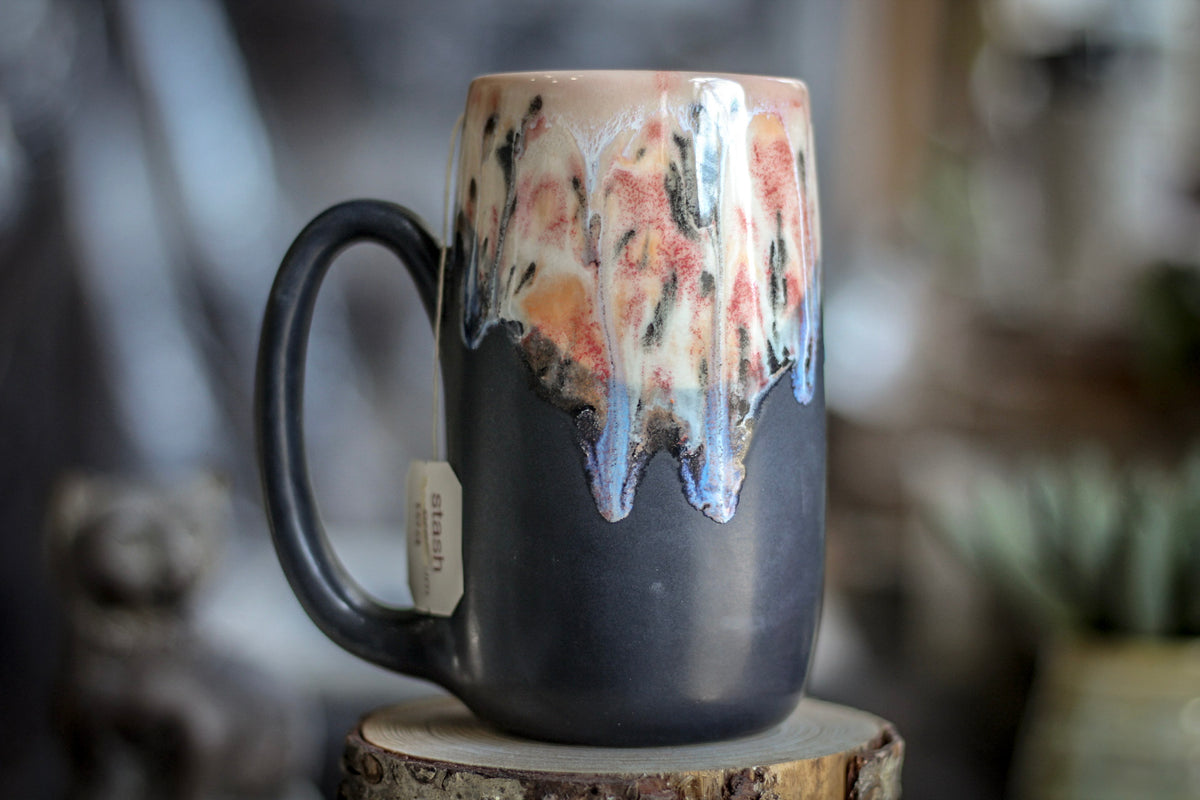16-D Granny's Lace Notched Mug, 17 oz.