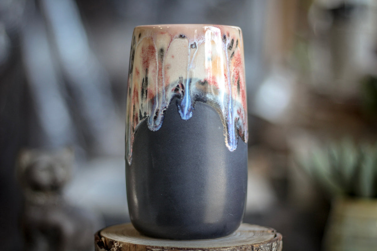 16-D Granny's Lace Notched Mug, 17 oz.