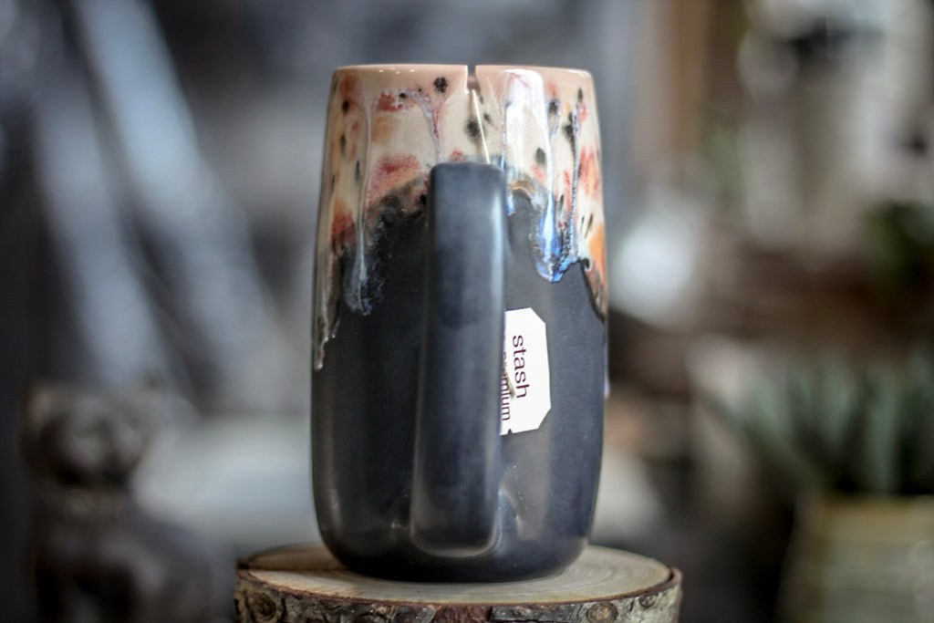 16-D Granny's Lace Notched Mug, 17 oz.