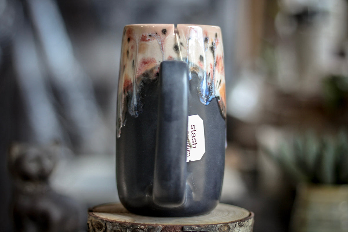 16-D Granny's Lace Notched Mug, 17 oz.