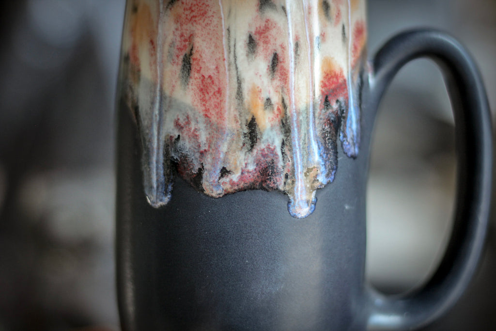 16-D Granny's Lace Notched Mug, 17 oz.