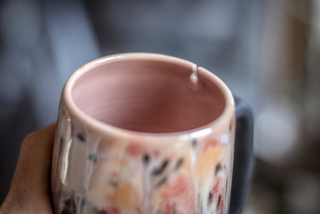16-D Granny's Lace Notched Mug, 17 oz.
