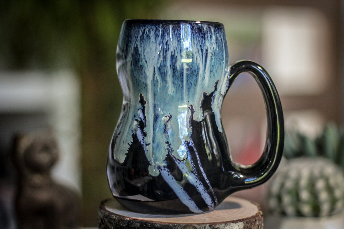 19-E Mountain Tide Variation Gourd Mug, 17 oz.