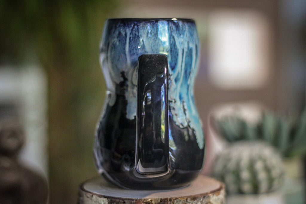 19-E Mountain Tide Variation Gourd Mug, 17 oz.