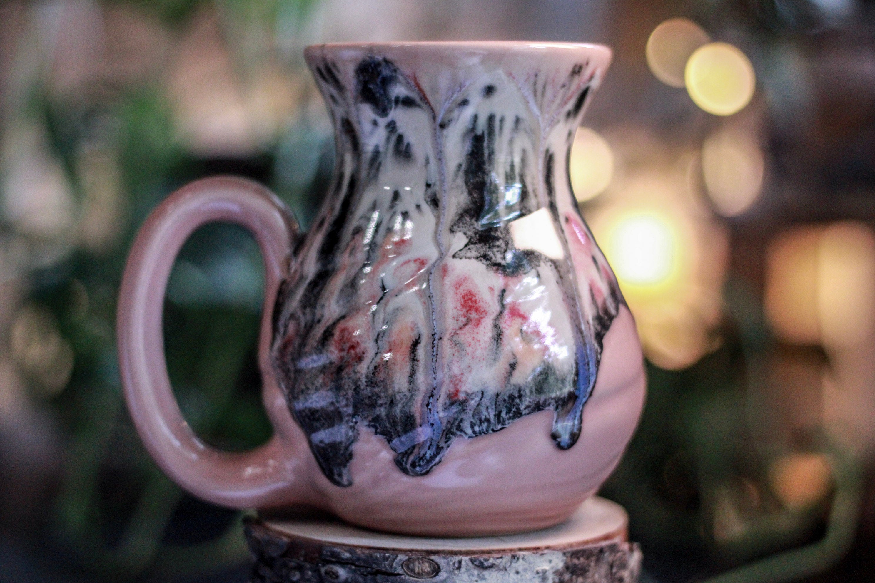 01-D Granny's Lace Flared Textured Mug - TOP SHELF, 22 oz.