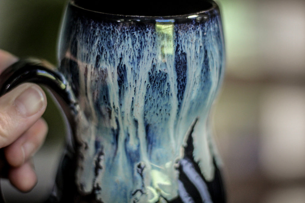 19-E Mountain Tide Variation Gourd Mug, 17 oz.