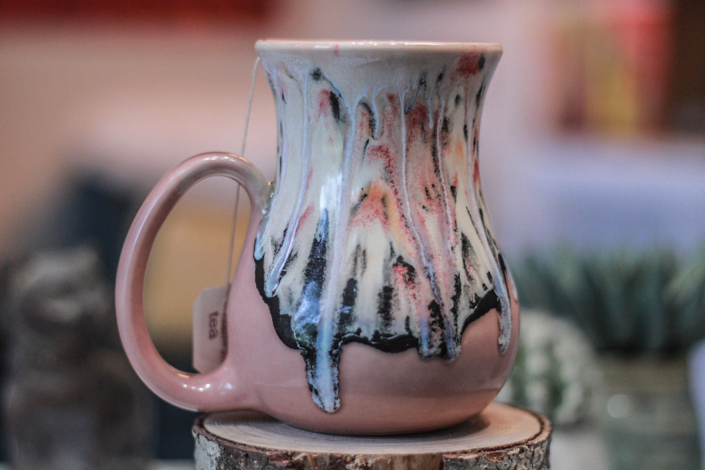 03-D Granny's Lace Notched Flared Mug, 17 oz.