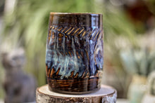 Load image into Gallery viewer, 25-E Tribal Wave Textured Divot Cup, 14 oz.