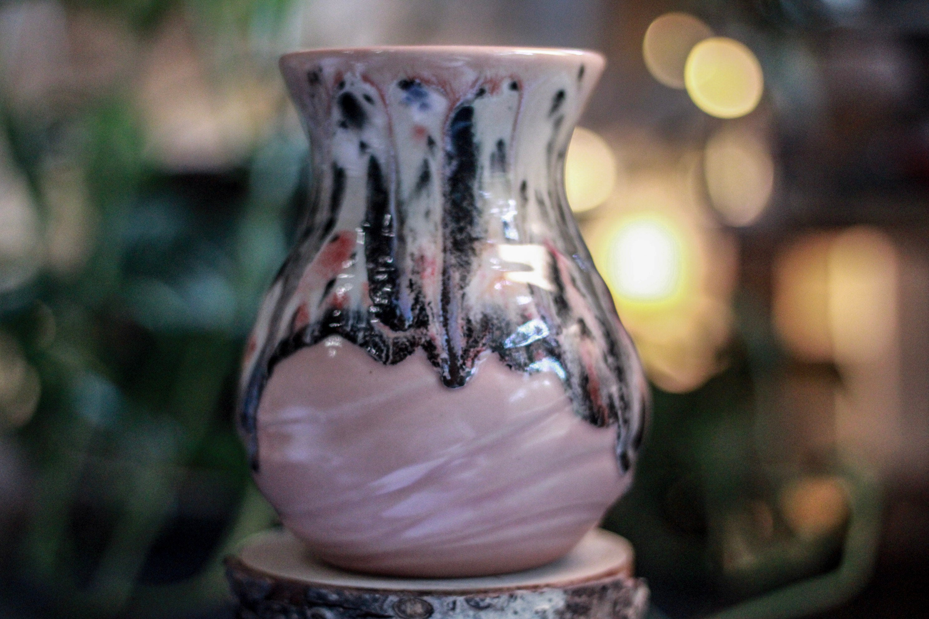 01-D Granny's Lace Flared Textured Mug - TOP SHELF, 22 oz.