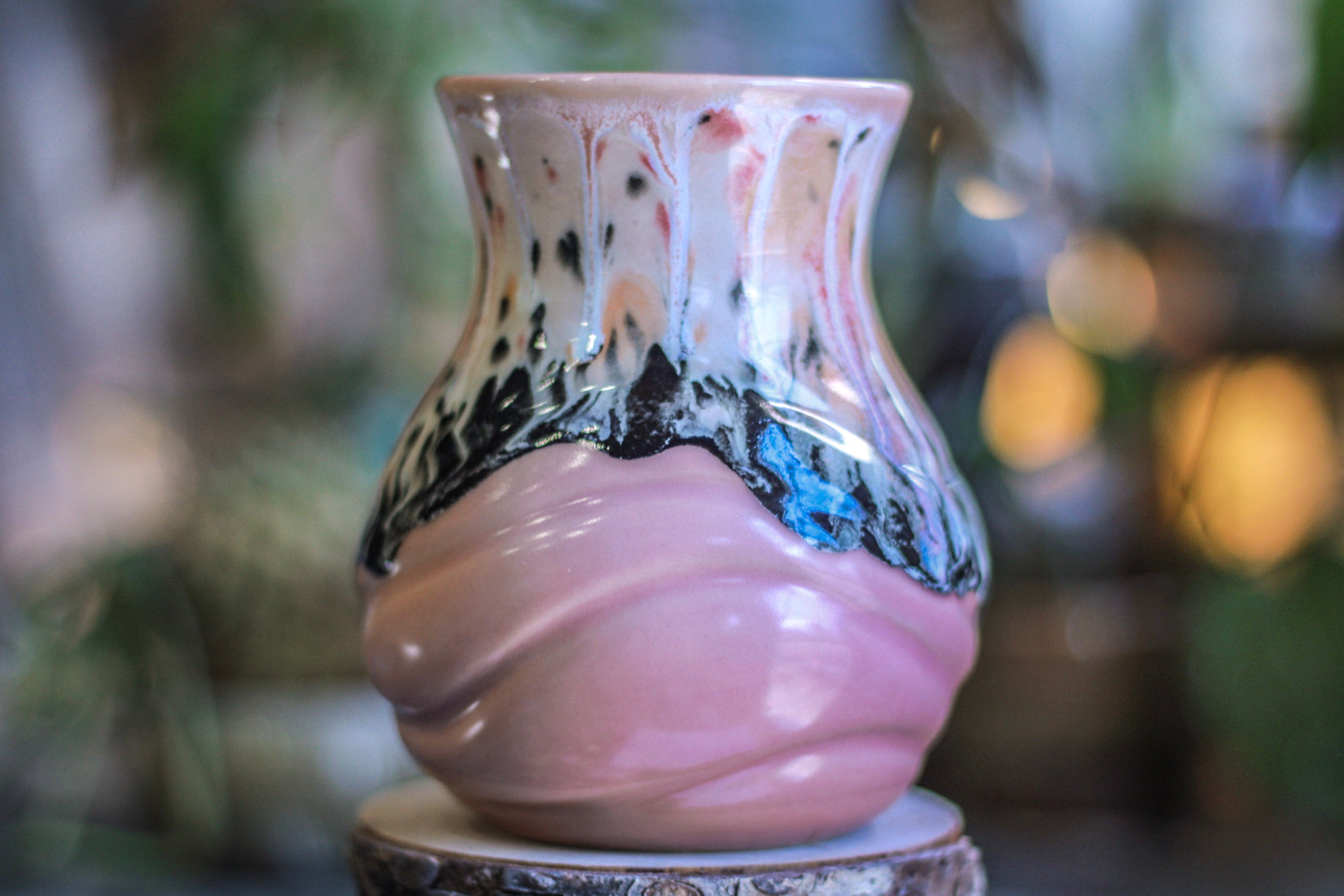01-D Granny's Lace Flared Textured Mug - TOP SHELF, 22 oz.